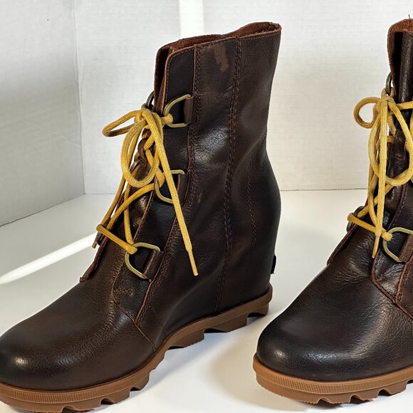 Women's size 10 Sorel Boots - Picture 5 of 16